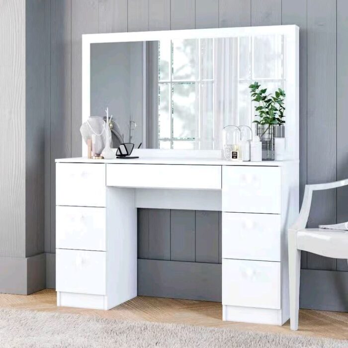 Dressing table - Image 1